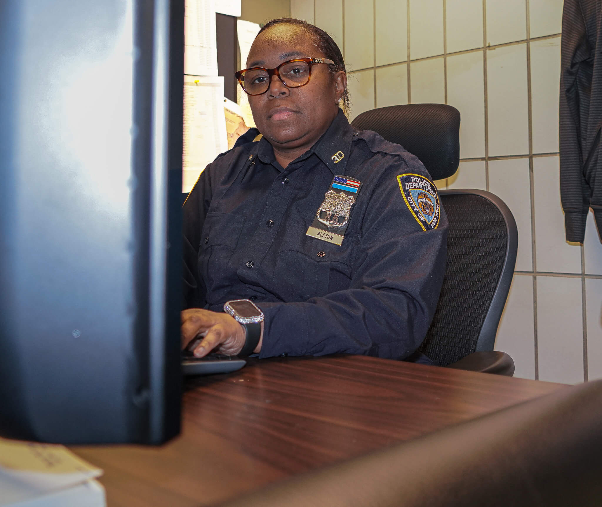 Gift of life: Stranger donates kidney to NYPD officer from Brooklyn 7 Vadrien Alston at work