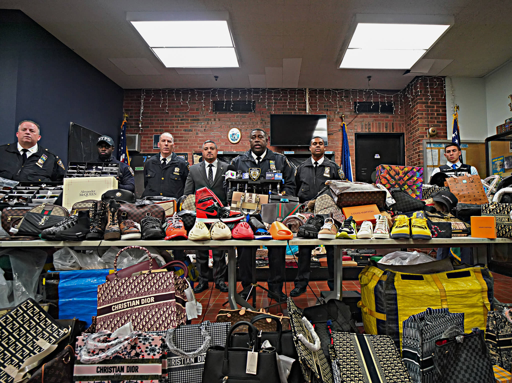 NYPD pulls off massive counterfeit goods bust on Canal Street - CBS New York