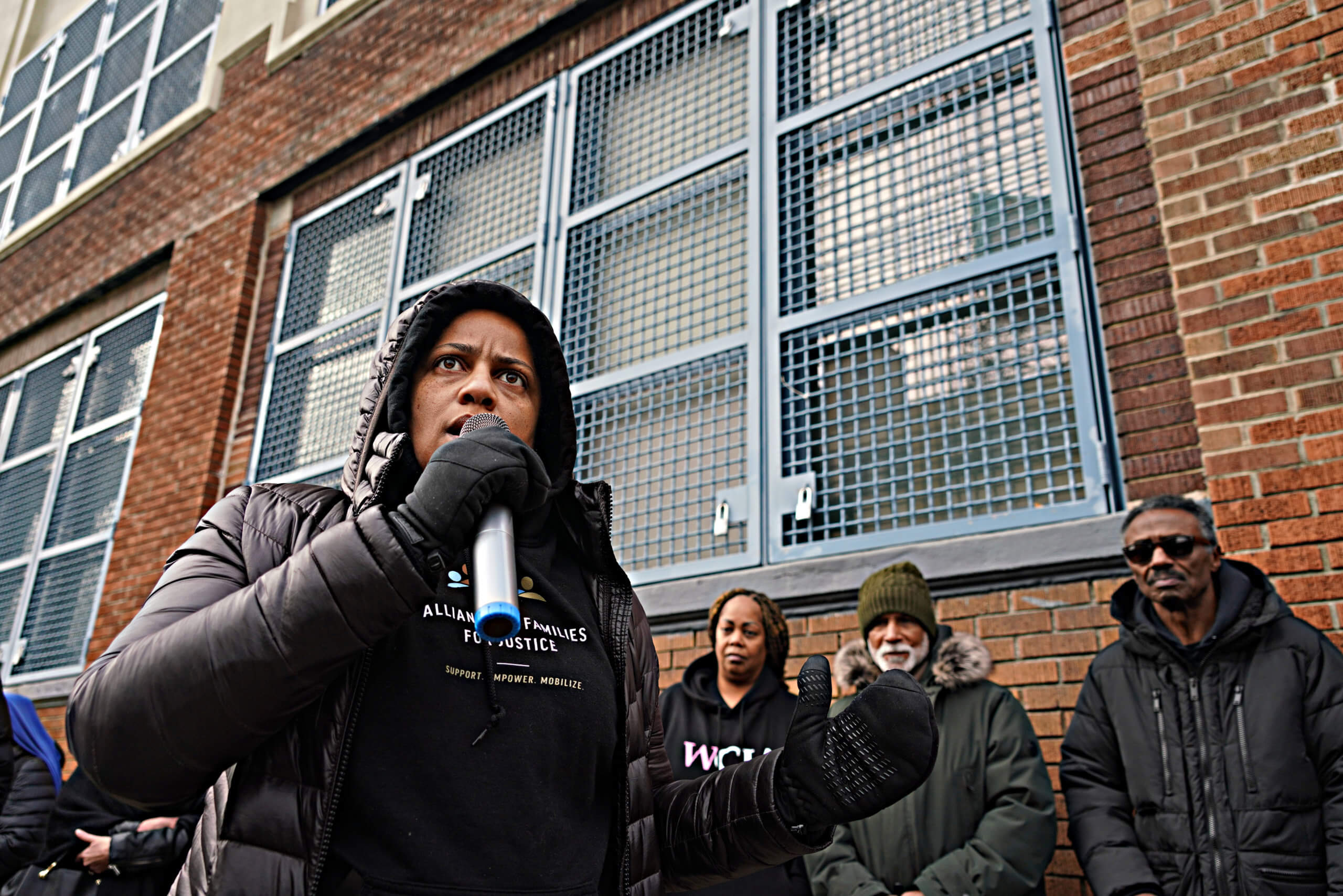 Queens pols, advocates demand that state permit care packages at correctional facilities once again 7