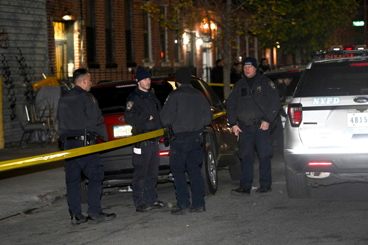 Brooklyn shooting at apartment building leaves man dead cops amNewYork