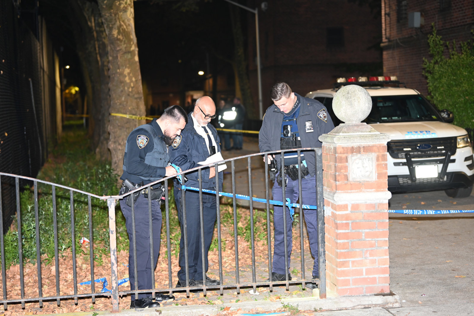 Double Brooklyn shooting leaves man dead, woman seriously wounded cops