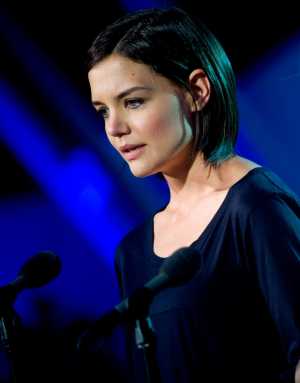 Katie_Holmes,_2009