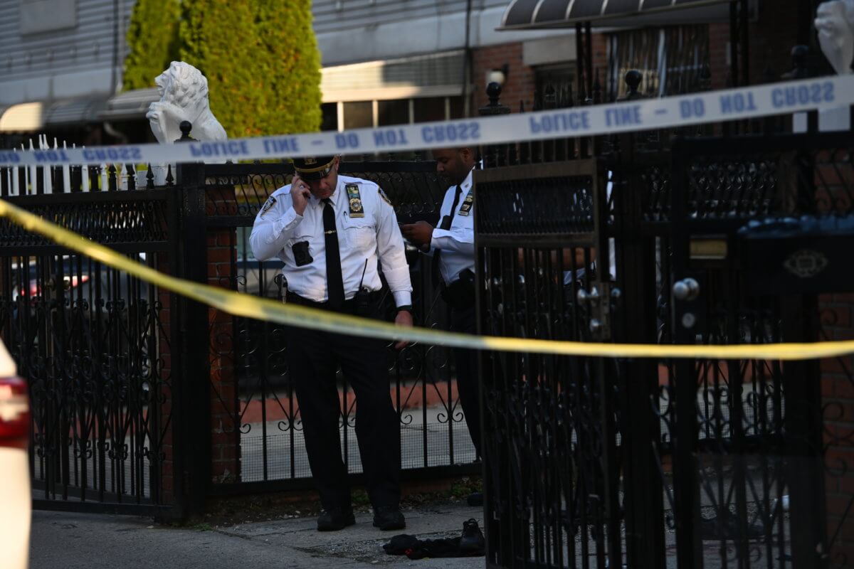 Police shoot machete-wielding man in Brooklyn