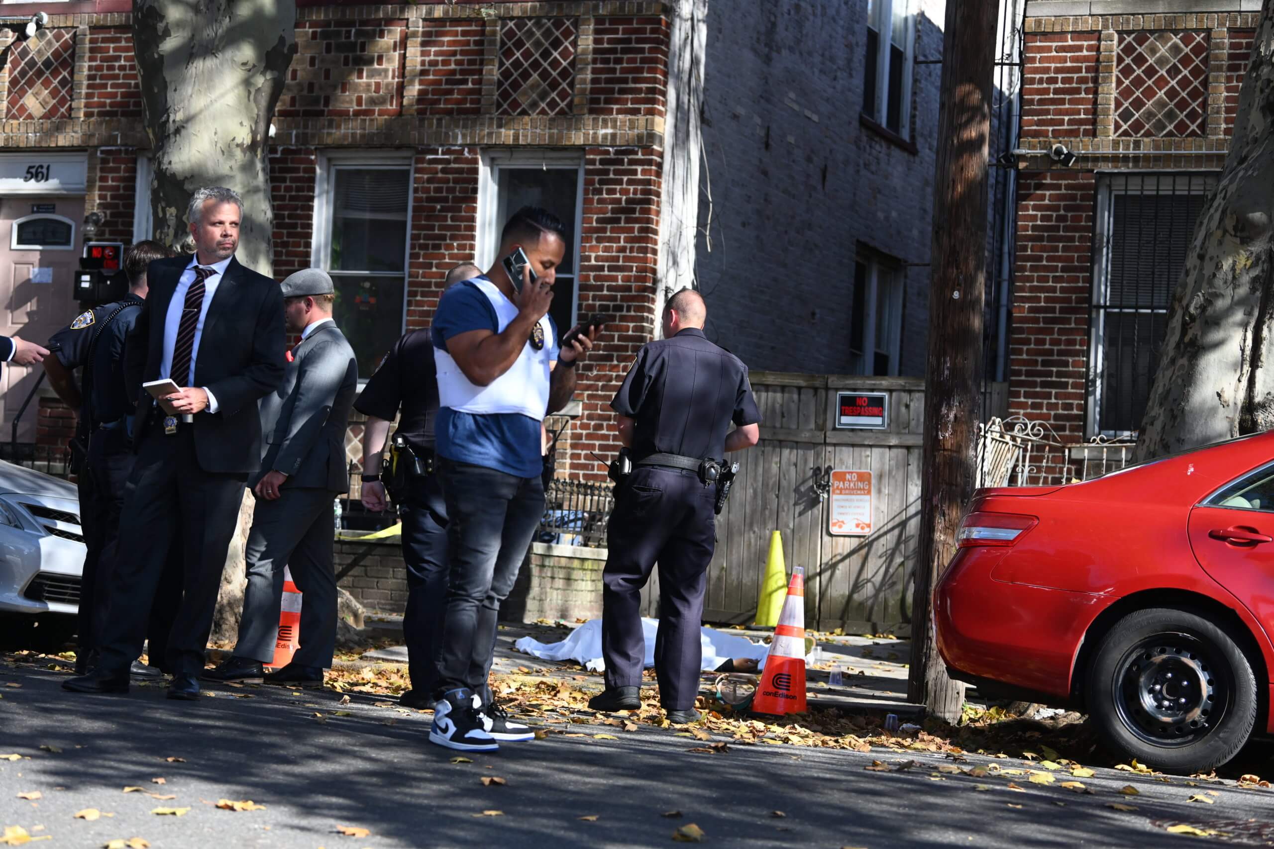 Brooklyn man fatally shot in face on residential block: NYPD 7