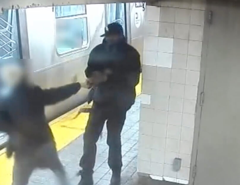 Midtown robber attacks man in subway station