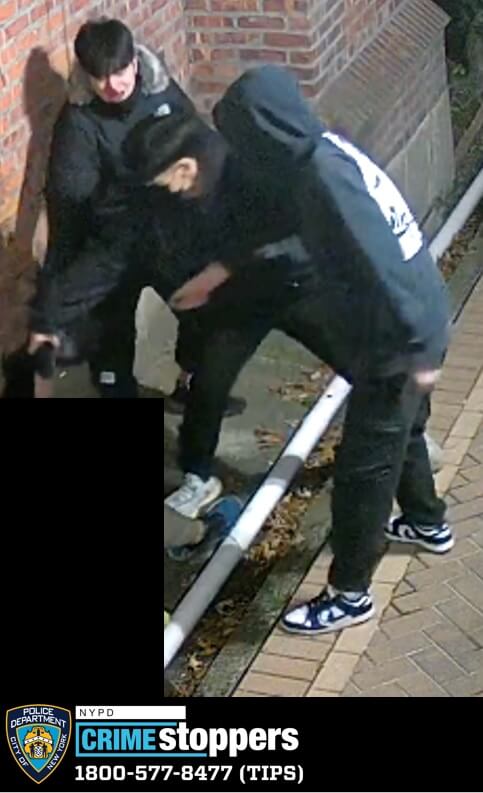 Queens robbers assault, stab victim