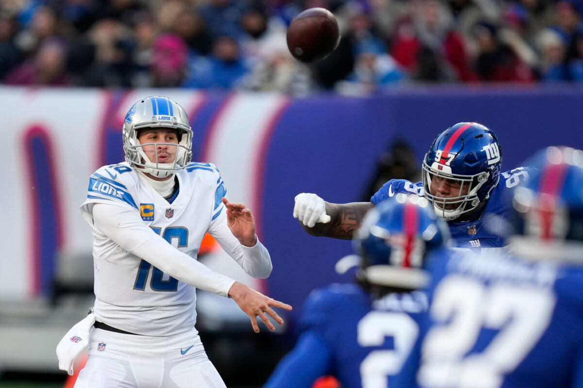 Quarterbacks team lessons to Jets and Giants