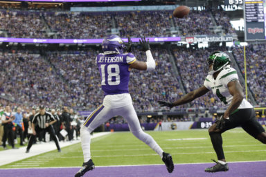 Vikings wide receiver Justin Jefferson catches a 10-yard touchdown pass ahead of Jets cornerback D.J. Reed.