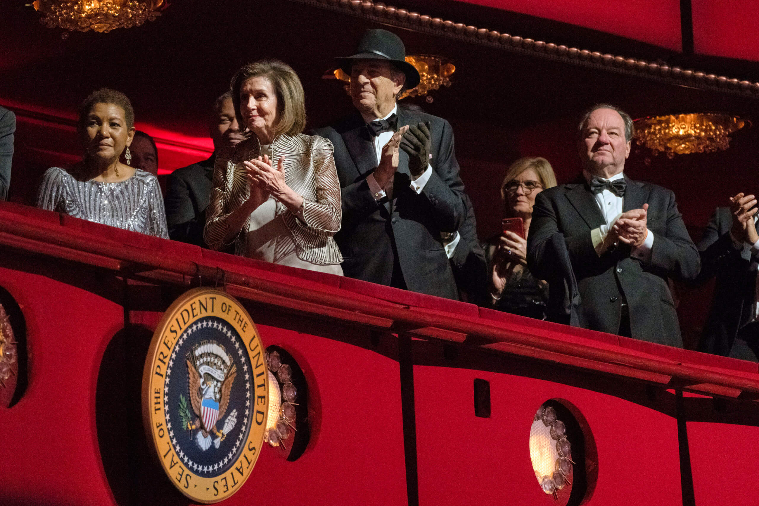 Knight, Clooney, Grant feted at Kennedy Center Honors 2