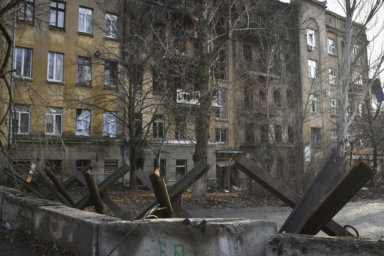 Anti-tank hedgehogs against the background of an apartment house damaged in the Russian shelling in Bakhmut, the site of the heaviest battles with the Russian troops, in the Donetsk region, Ukraine