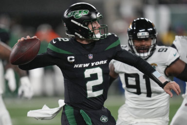 Jets quarterback Zach Wilson passes the football.