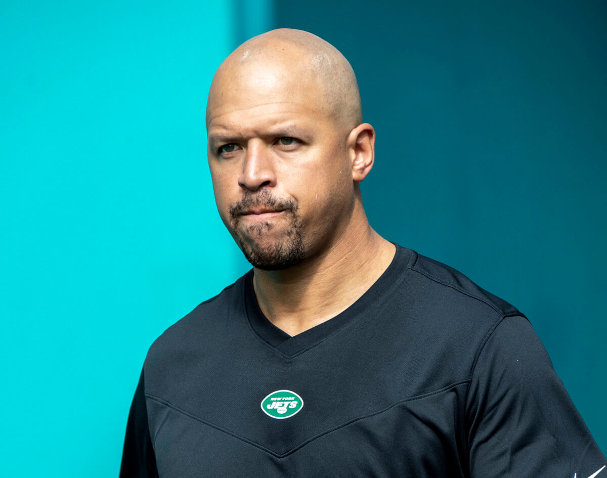 Jets wide receiver coach Miles Austin is suspended for a year
