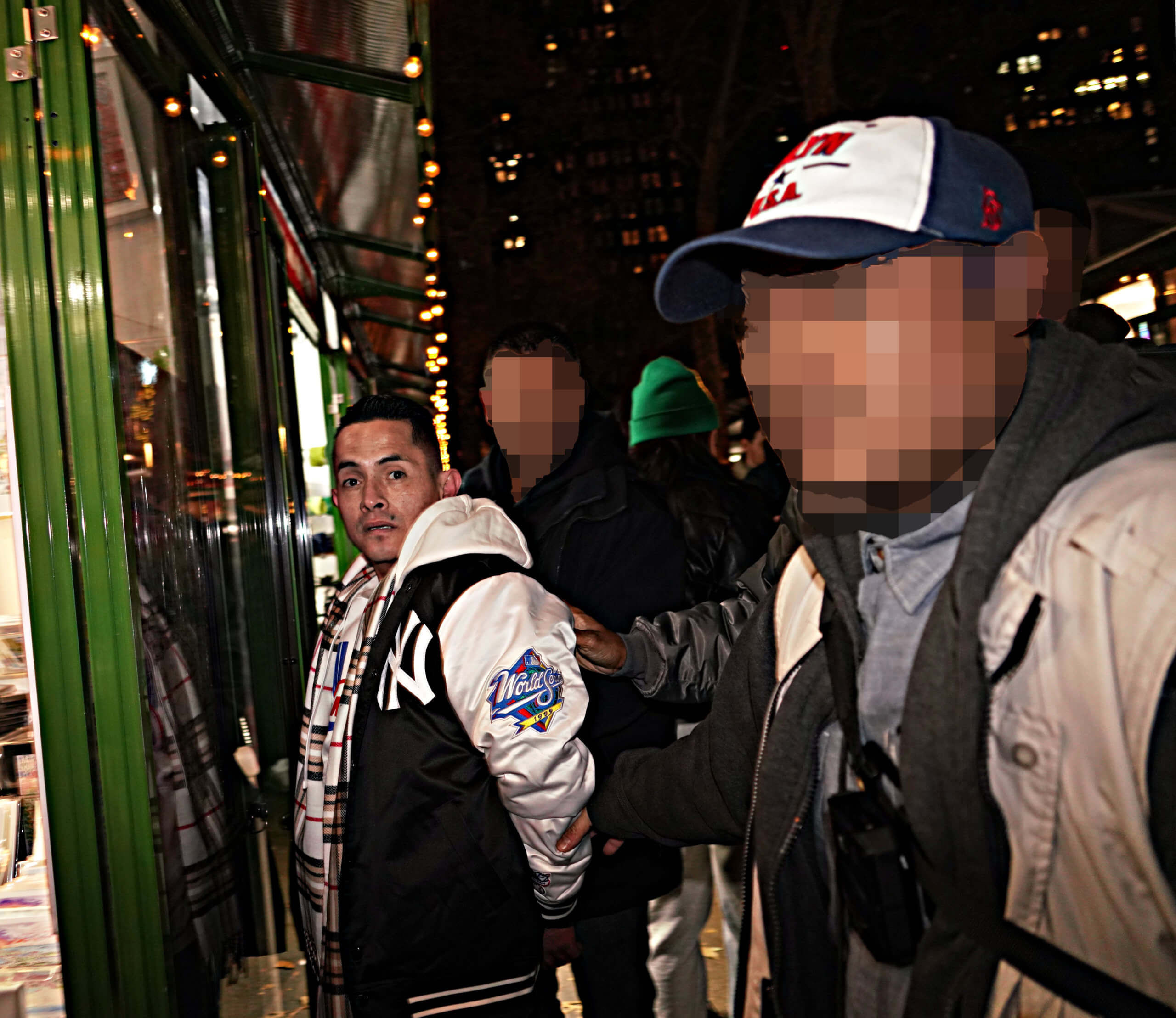 To catch a thief: An exclusive inside look inside the NYPD’s pickpocket task force 13 The Transit Bureau Special Operations Division Citywide Pickpocket Unit make an arrest in Bryant Park in December. Faces have been obscured to protect their identity and to keep them from harm.