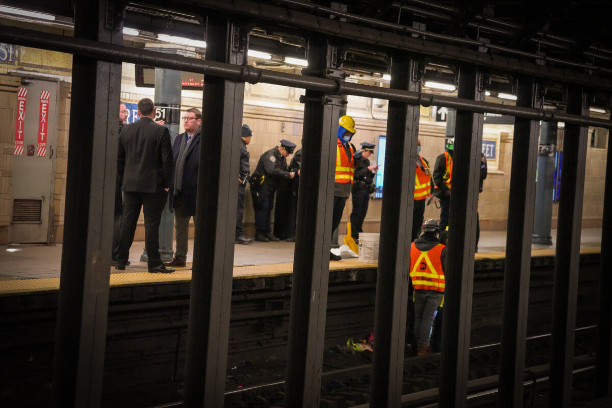 Death on the 6 line Man electrocuted on third rail, struck by train in Midtown amNewYork