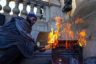 Left out in the cold: Manhattan Bridge homeless encampment swept again as unhoused New Yorkers struggles with temperature drop