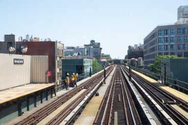 Intervale-Avenue-station-workers-1200×800-1