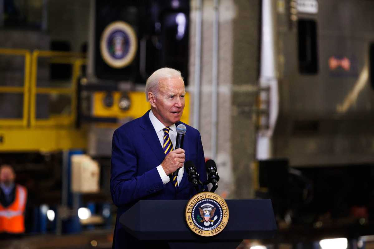Trump withholds $18 billion in funding for major subway, commuter rail projects over DEI programs 3