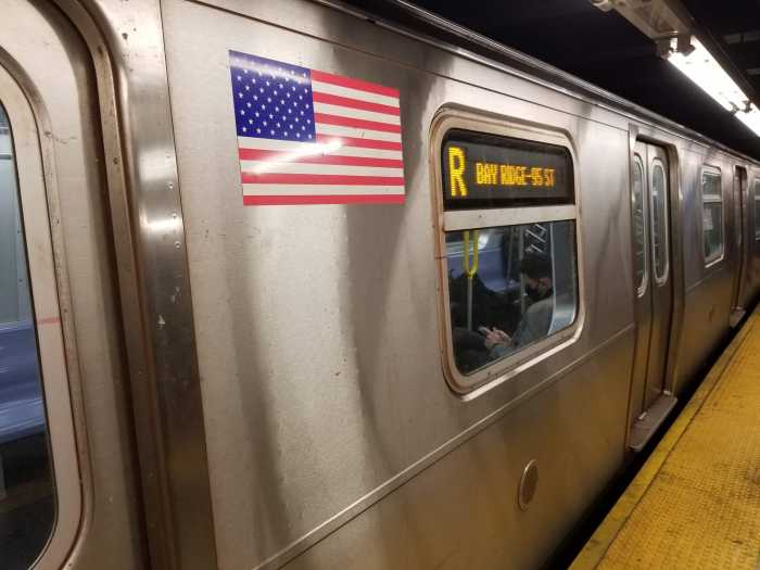 R train at Jay Street-Metrotech