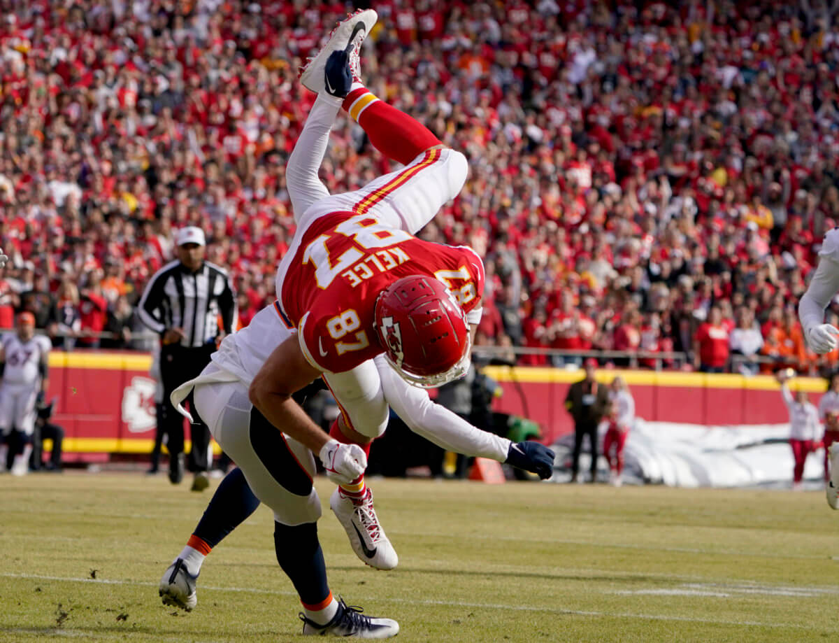 Travis Kelce and the Chiefs take on the Eagles