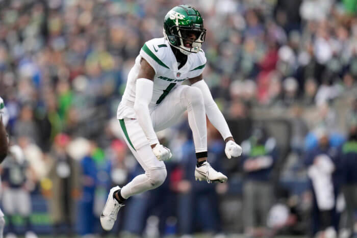 Jets cornerback Sauce Gardner celebrates a defensive stop against the Seahawks.