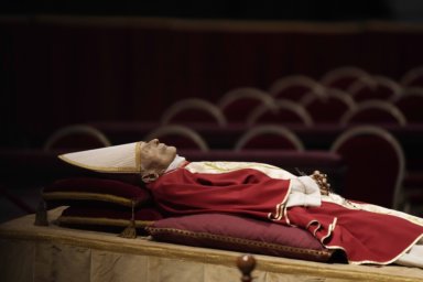 Pope Benedict XVI body lies in state
