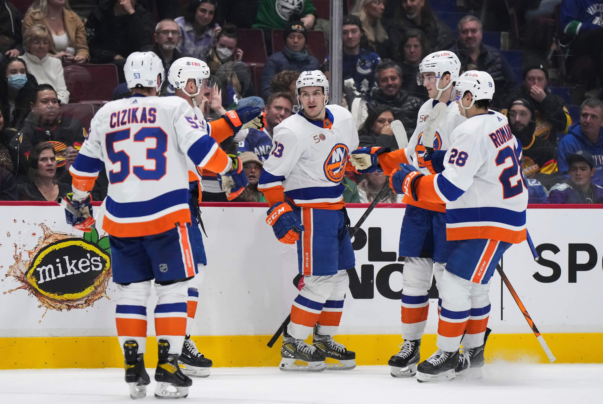 Islanders struggling to get Mathew Barzal, Bo Horvat 'connected' as season teeters on brink 2 Mathew Barzal injury