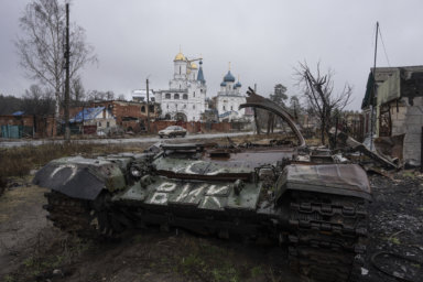 Ukraine destroys Russian tank
