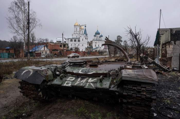 Ukraine destroys Russian tank