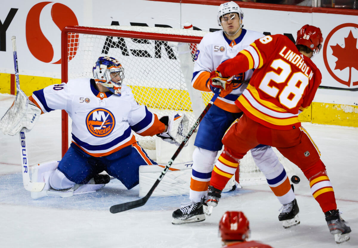 Islanders Semyon Varlamov Alex Romanov