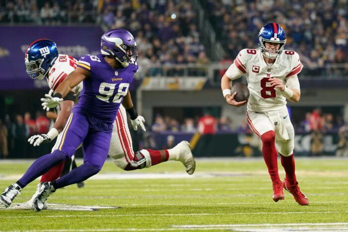 Giants restructure Daniel Jones' contract: save $6 million in cap space 2 Giants