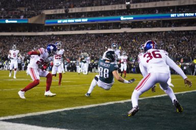 Giants fall to Eagles 38-7