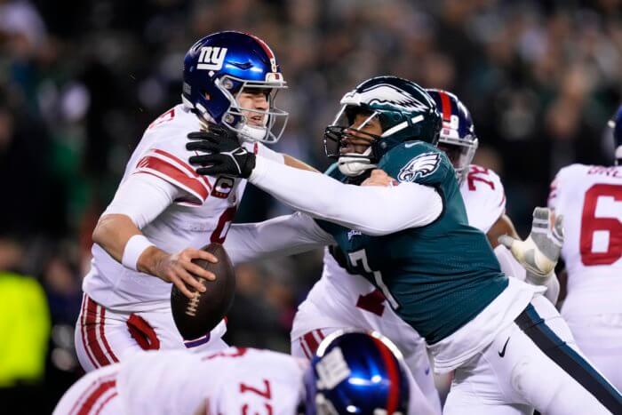 Giants fall to Eagles 38-7