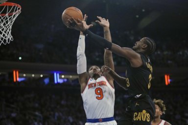 Knicks RJ Barrett defends the paint against the Cavs