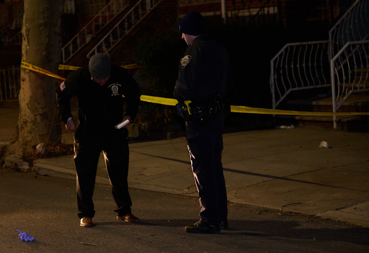 Brooklyn man shot in apparent robbery