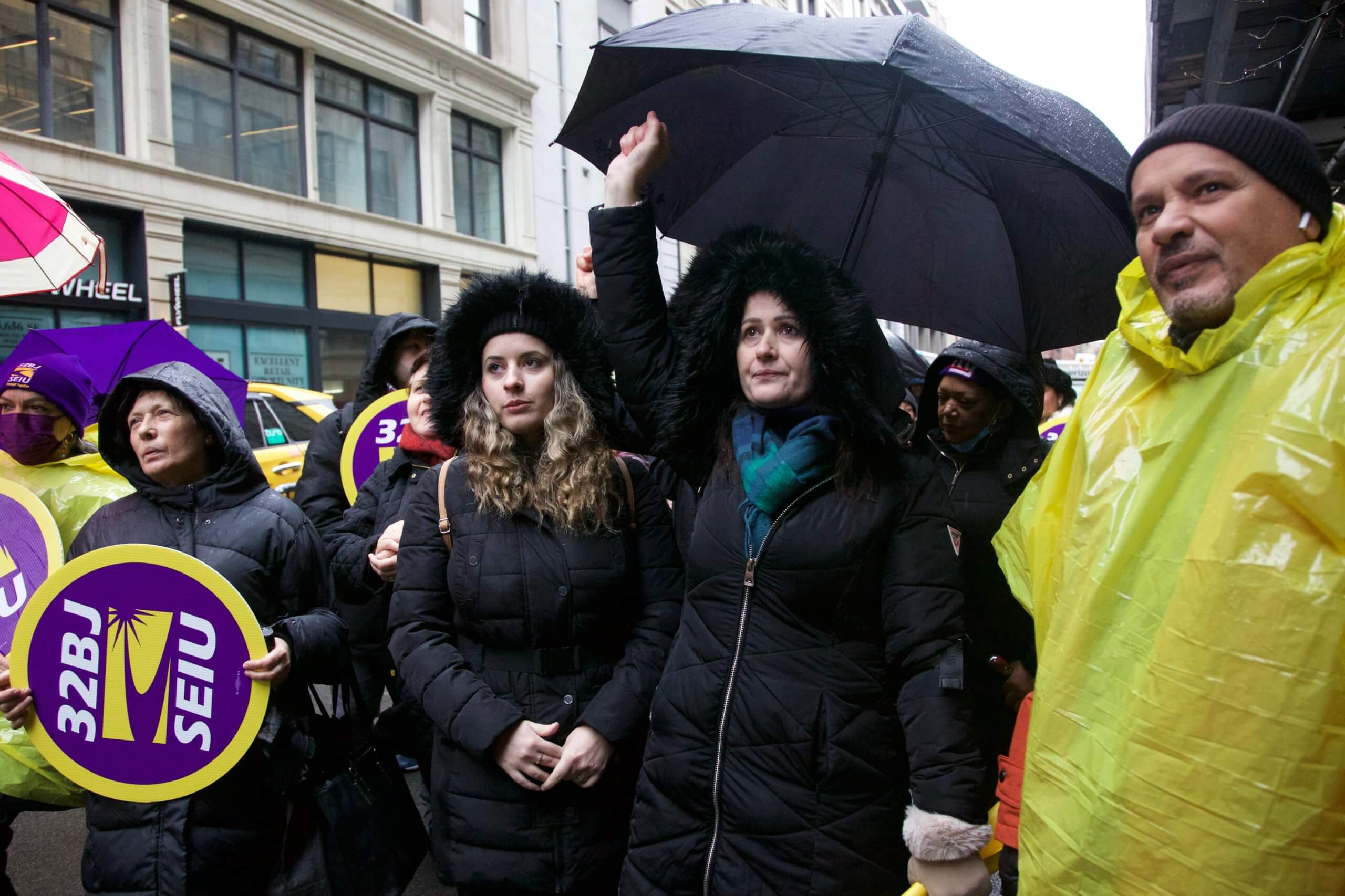 Twitter’s New York janitors continue pressure campaign against abrupt layoffs 3