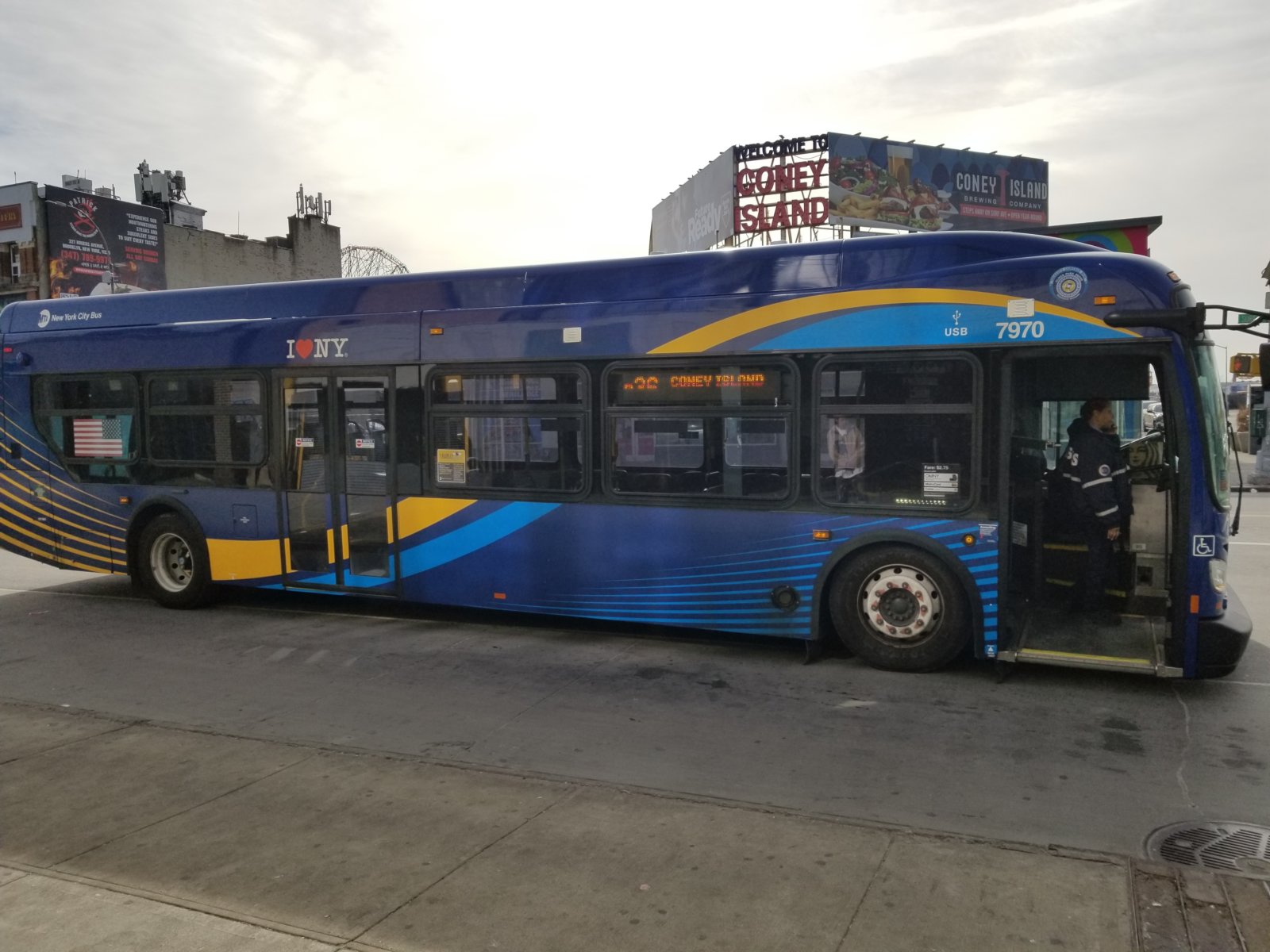 Mayor Adams endorses pilot program for free buses in NYC amNewYork