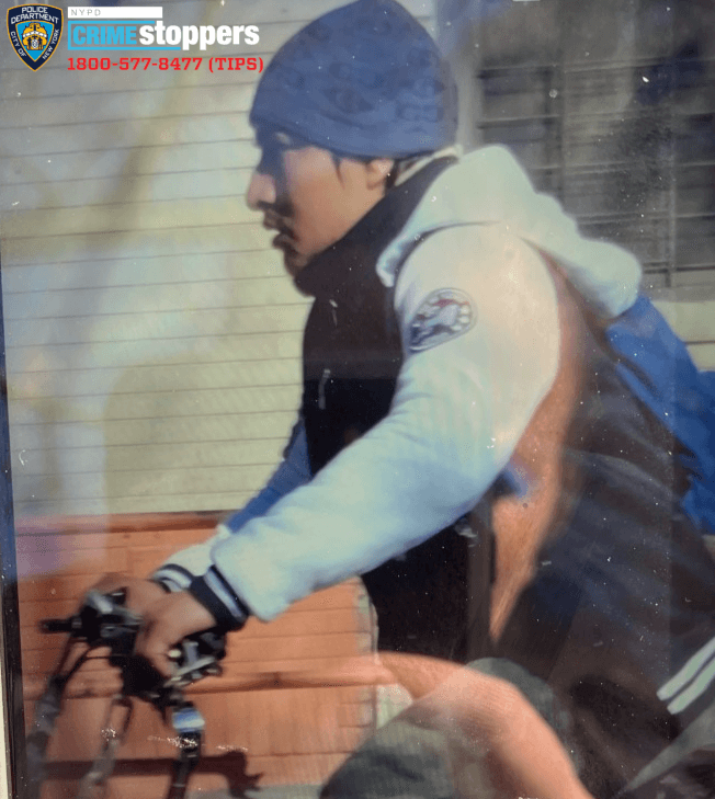 321-23 Robbery 6th Pct 2-8-23 photo 1 of male ind