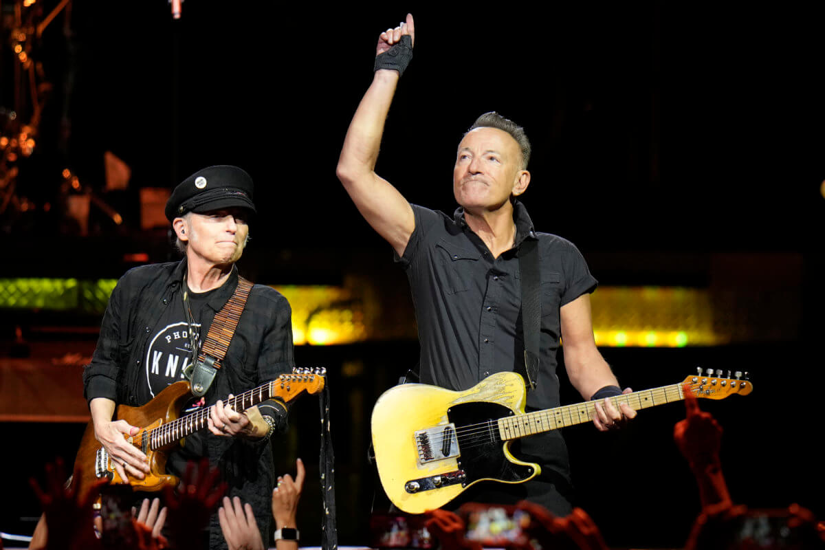 Bruce Springsteen performing