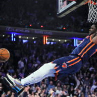 Julius Randle of the Knicks dunks against the Heat