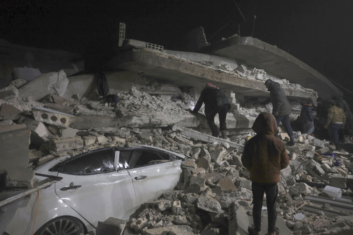 Turkey and Syria rocked by earthquake, 1,900 dead as body count climbs 3