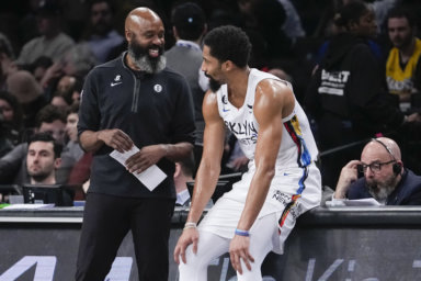 Brooklyn Nets head coach Jacque Vaughn, left, talks to guard Spencer.