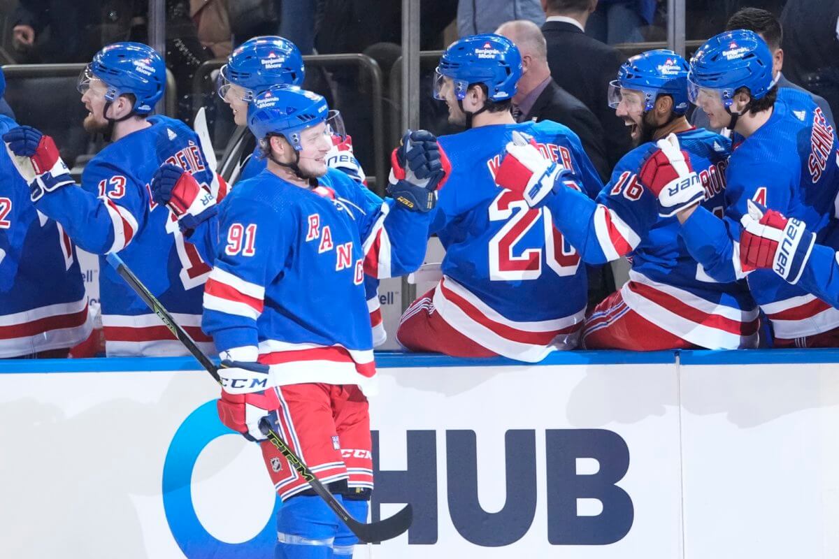 Rangers get win in Tarasenko debut