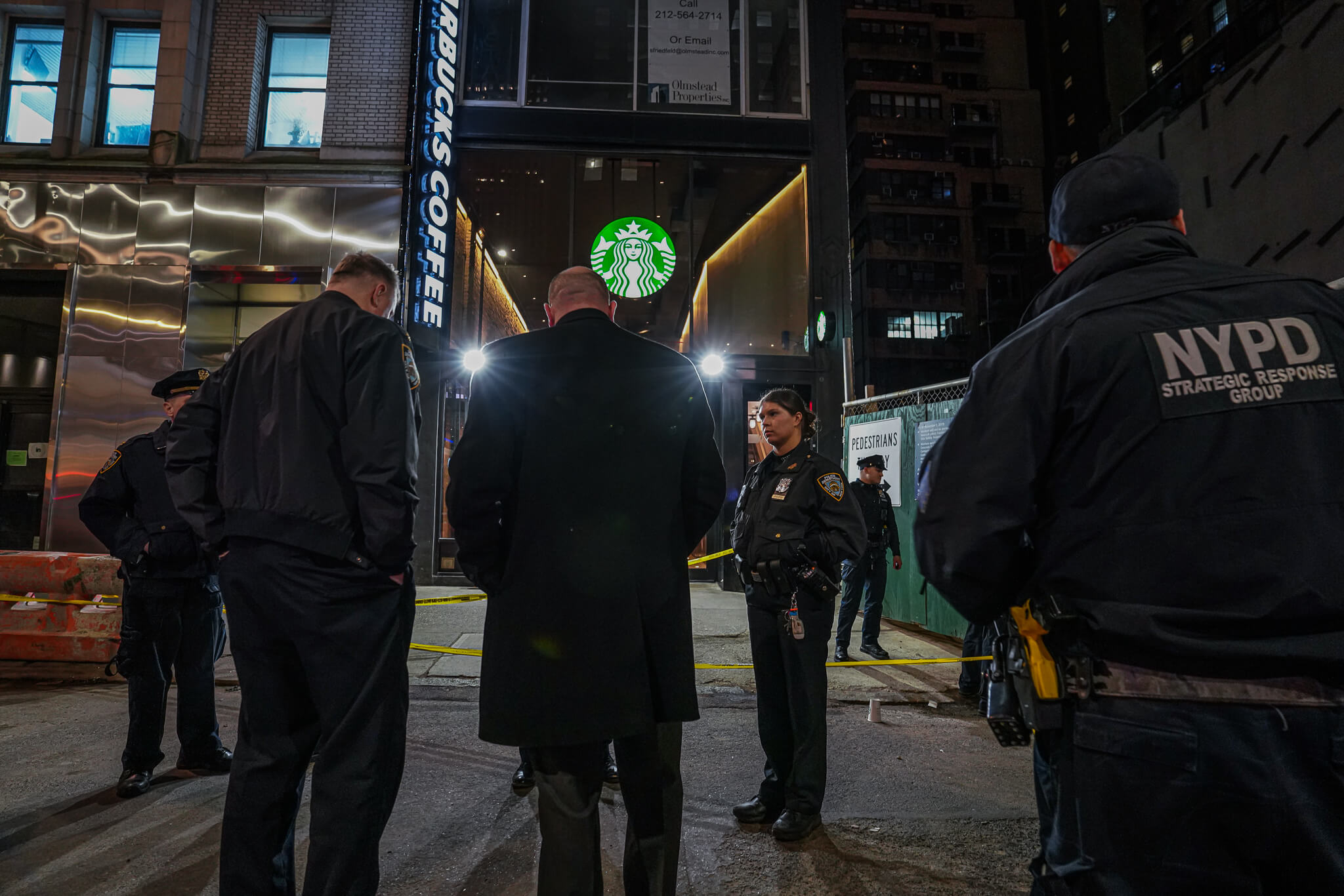 Mugger fires shot during attempted Midtown robbery near Rockefeller Center: cops 2