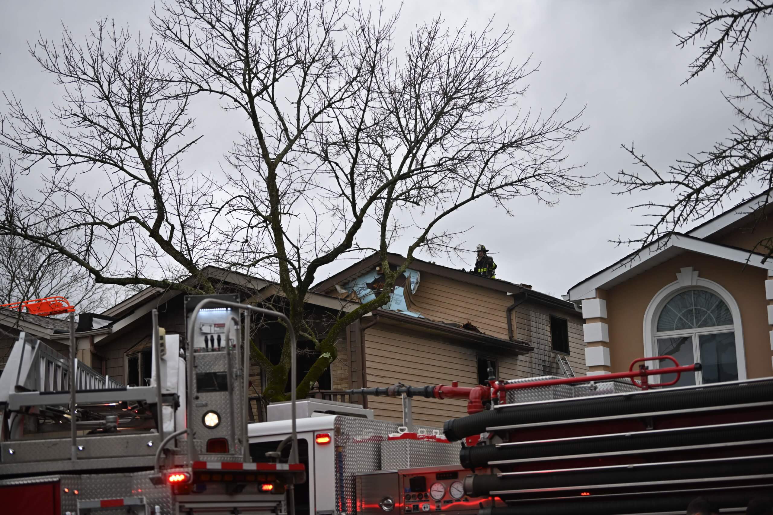 Massive Staten Island house fire prompts collapse, injures 20 firefighters: FDNY 8