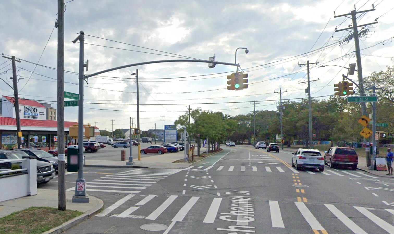 Queens NYPD cruiser crash leaves woman dead, four police officers injured amNewYork