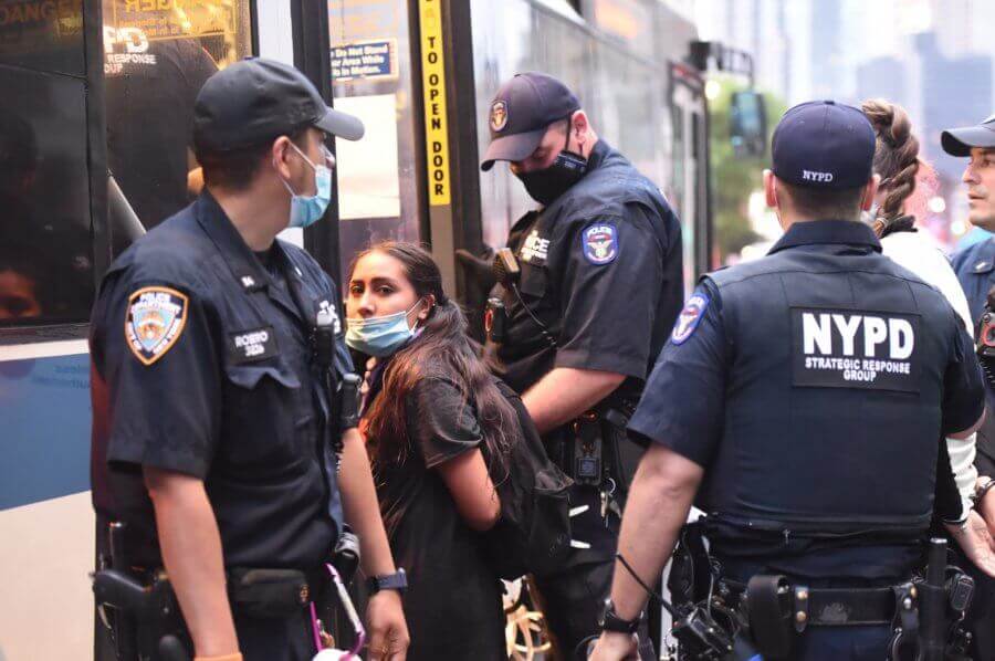 CCRB report says 146 NYPD officers recommended for discipline after 2020 Floyd protests — but none fired 7