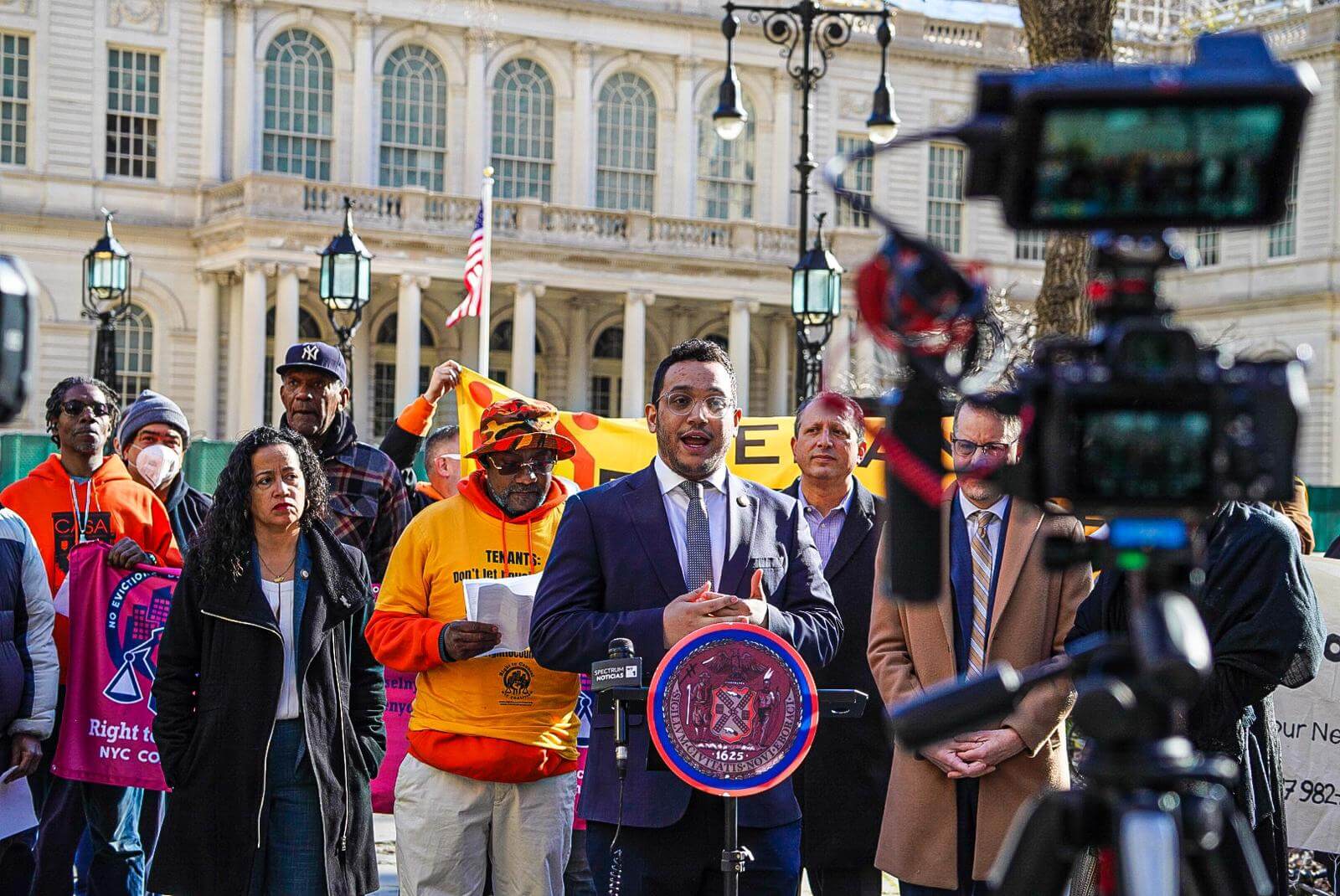 Advocates, pols rally for right-to-counsel funding in City Hall 3