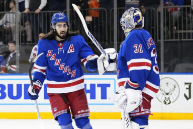 Rangers dominate Penguins 6-0