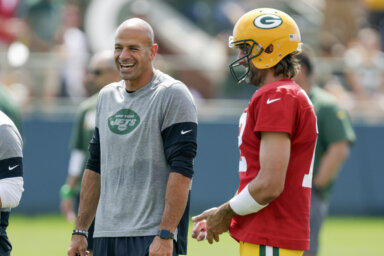 Jets need to secure the deal for Rodgers sooner than later