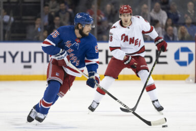 Rangers miss chance in 3-2 loss